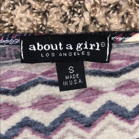 🌼Patterned Crop Top🌼 - Picture 3 of 7